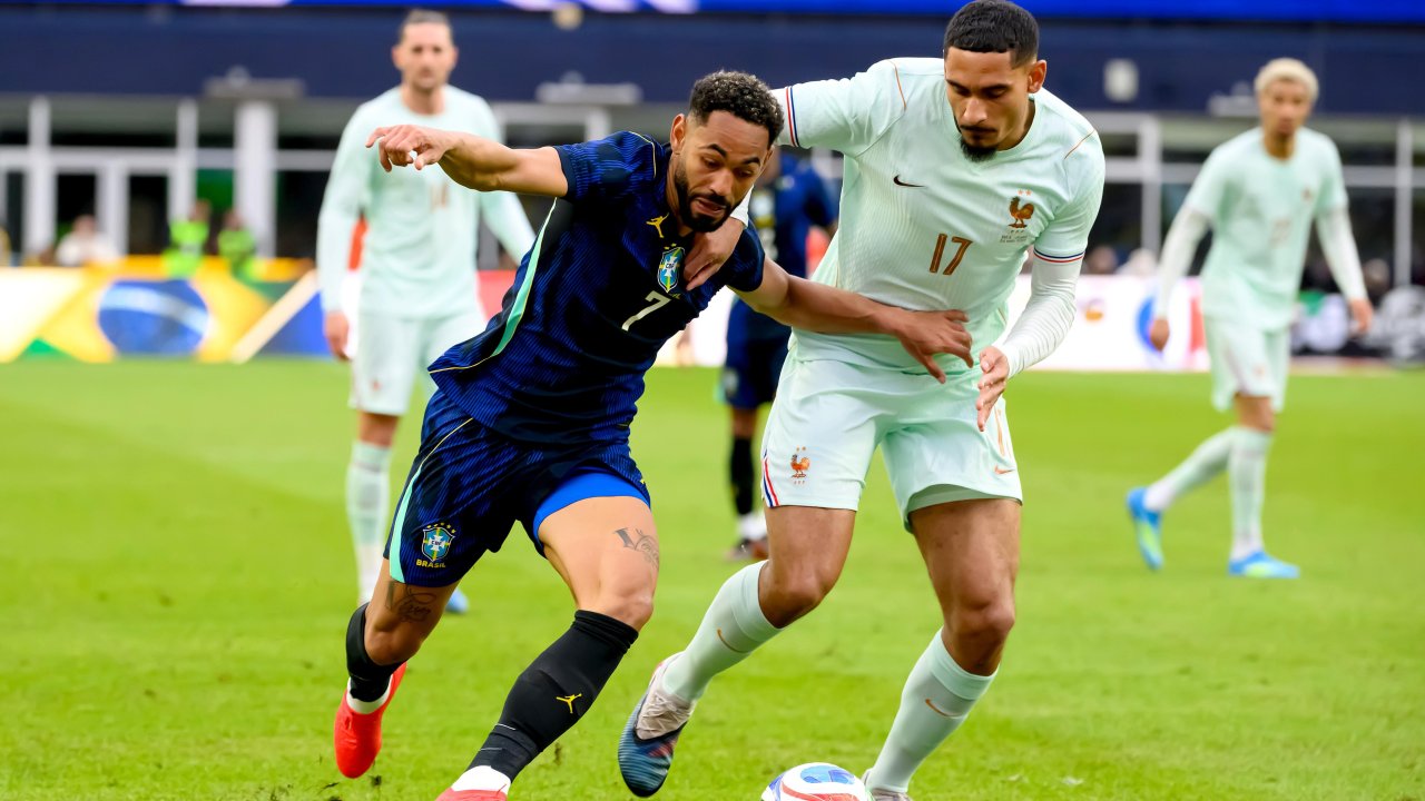 И красная карточка не остановила Францию ​​в матче с Бразилией Карлетто.