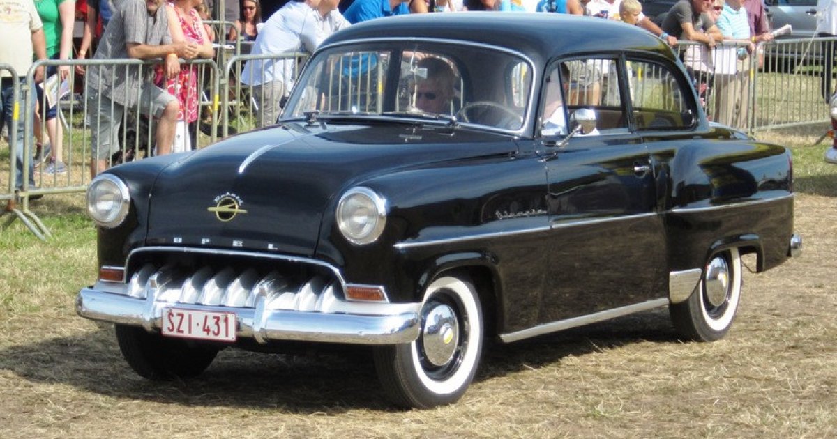 Opel продолжает оставаться брендом, разрывающимся между двумя мирами