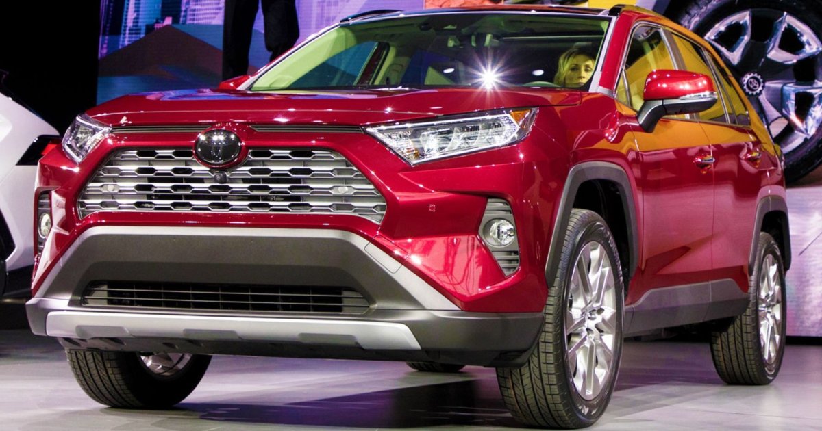 У сертифицированной Toyota RAV4 в двигателе обнаружено 4 литра воды