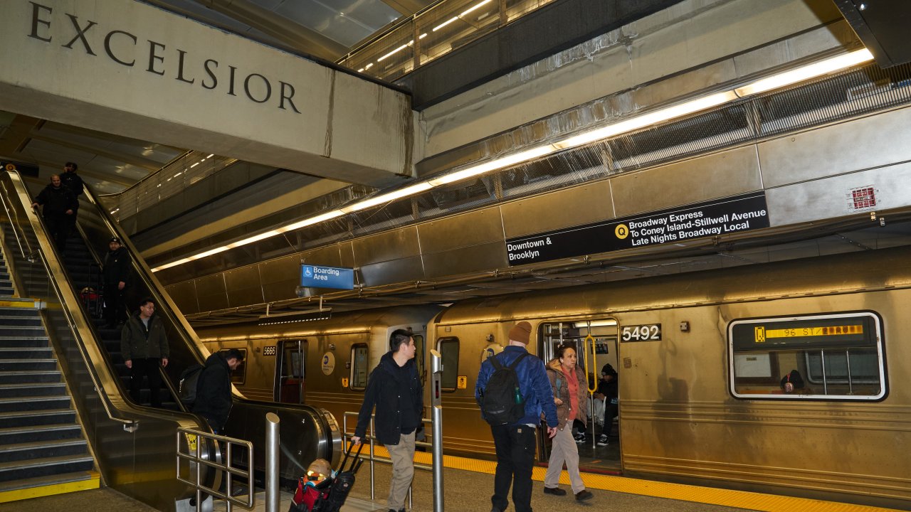 Нью-Йорк рискует задержать метро на 7 миллиардов долларов из-за заблокированных средств