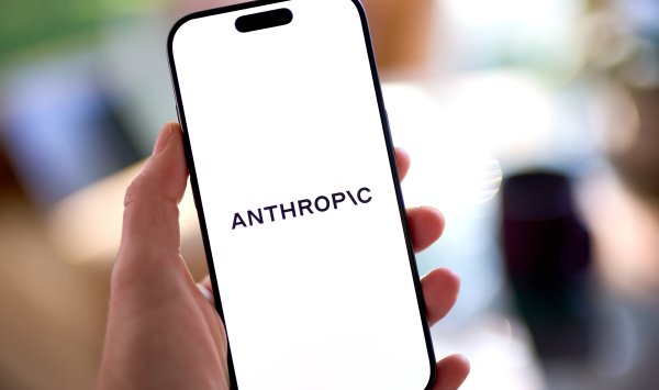 Правительство США пообещало прекратить деятельность Anthropic, несмотря на судебные иски