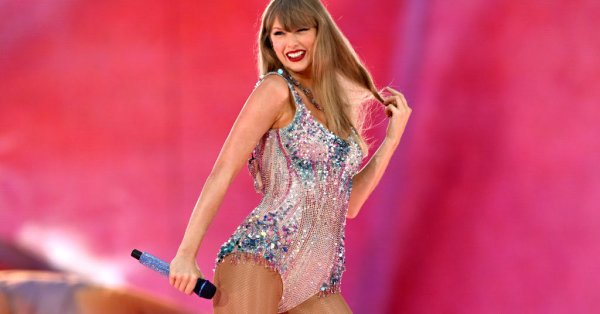 Тейлор Свифт появилась без макияжа в клипе из своей музыкальной студии