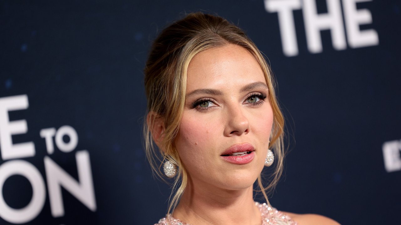 Скарлетт Йоханссон в 41 год – актриса выглядела естественно и без макияжа