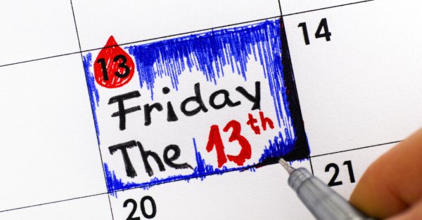 Пятница, 13-е, приносит удачу тем, кто родился в три месяца в году.