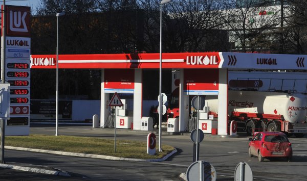 Бенчев: Эскалация в Иране может привести к новому повышению цен на топливо в нашей стране