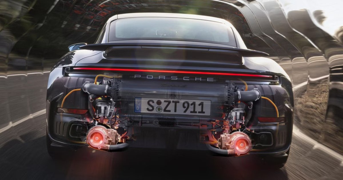 Новый двигатель Porsche производит собственное топливо