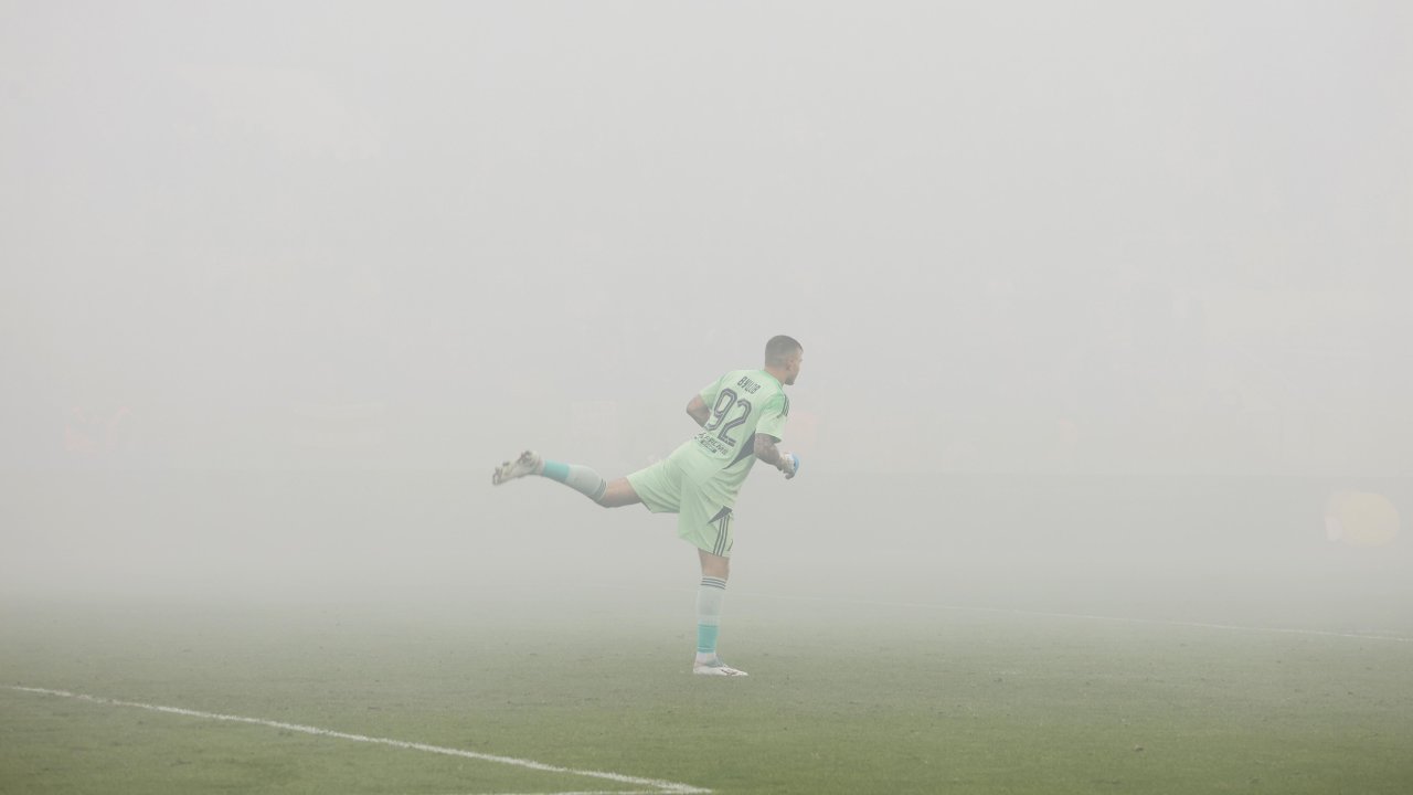 Левски выступал за Вутсова из Швейцарии.