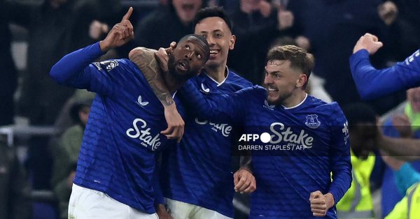 «Эвертон» разгромил «Челси» со счетом 3:0 и вышел на 7-е место.