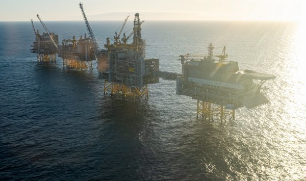 Акции падают на фоне роста нефти и роста доллара