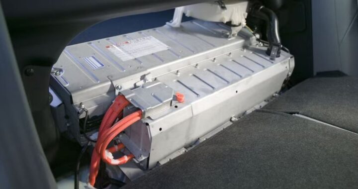 Почему всегда следует проверять эту деталь при покупке подержанного гибрида