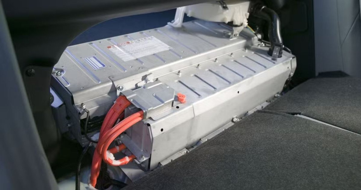 Почему всегда следует проверять эту деталь при покупке подержанного гибрида