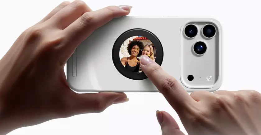 Ваши селфи не будут прежними: для iPhone 17 Pro/Pro Max получился уникальный чехол с задним AMOLED-дисплеем