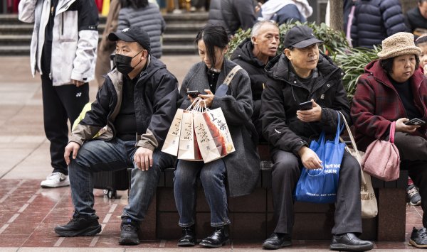 Китай начнет 2026 год с рекордно низкого роста розничных продаж