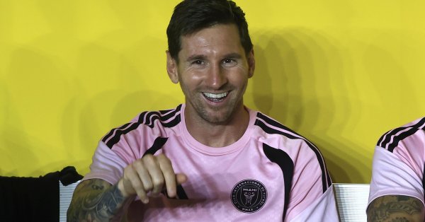 Девятый Золотой мяч? В прошлом году нет никого похожего на Месси!