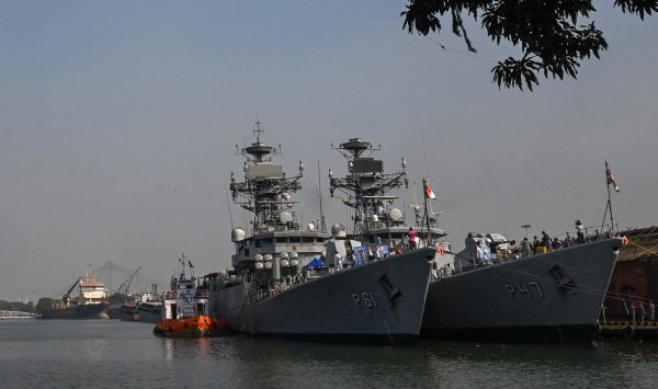 Индия отправляет военные корабли в Оманский залив для сопровождения танкеров