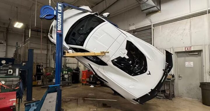 Дилерский центр Chevrolet распотрошил для покупателя почти новый Corvette