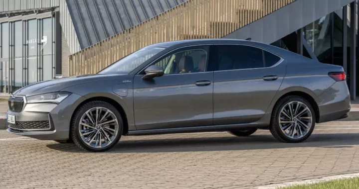 Мощность 200 кВт: у Škoda Superb появилась новая PHEV-версия