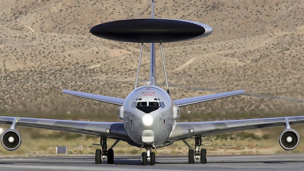 Иран уничтожил ценный самолет-разведчик США в результате удара по Саудовской Аравии