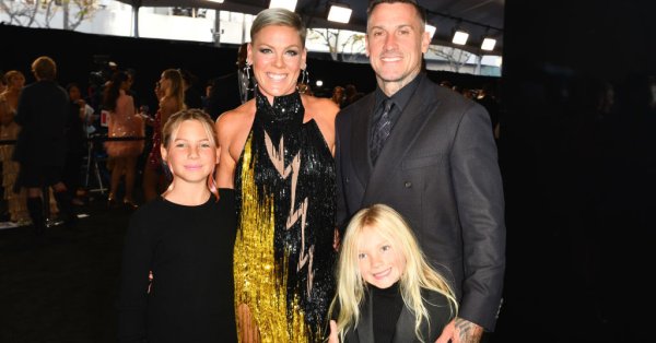 Сплетни – это то, что отделяет Пинк от ее мужа, она отрицает