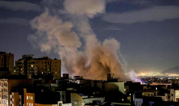 Война в Иране обрушивает акции и поднимает цены на нефть и доллар