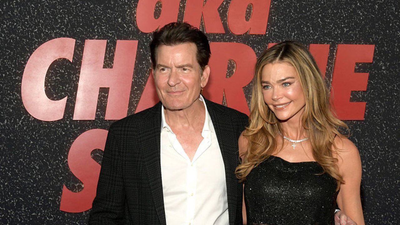 Чарли Шин воссоединился со своей бывшей женой Дениз Ричардс и их маленькой дочерью Лолой.