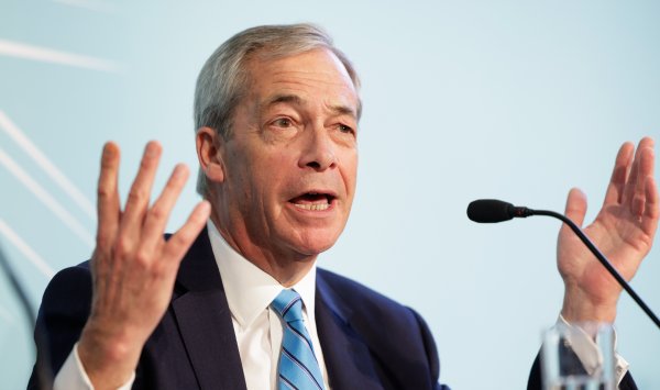 Партия, поддерживаемая Маском, бросает вызов влиянию Найджела Фараджа на правых