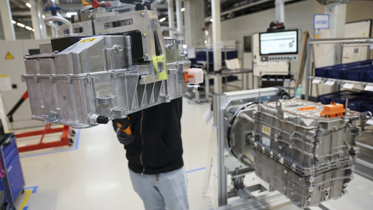 Война наносит двойной удар по мировой экономике: по экономическому росту и ценам.