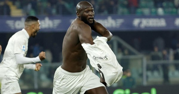 Лукаку принес Наполи победу в добавленное время