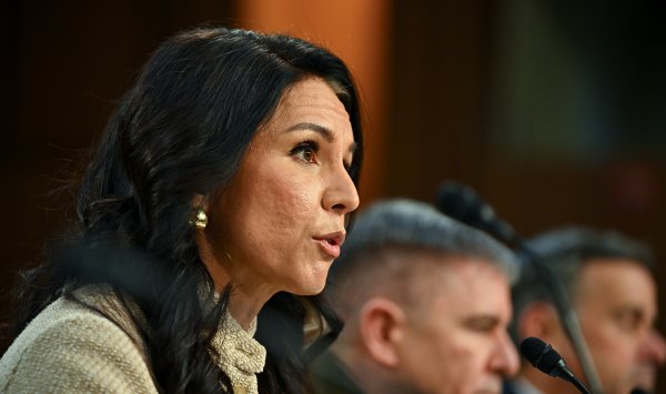 Глава разведки уклонился от вопроса о том, представляет ли Иран ядерную угрозу для США