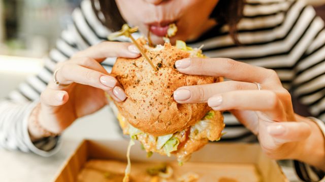 Что происходит с организмом, когда мы едим слишком быстро?