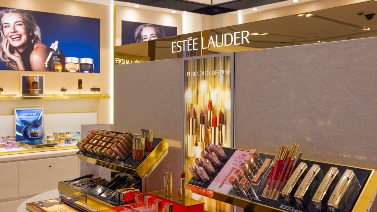 Estée Lauder пошатнула доверие инвесторов переходом в Puig