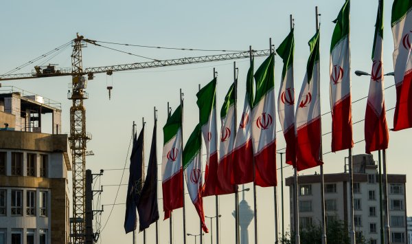 В Кувейте разбились американские самолеты, Иран нанес удар по нефтеперерабатывающему заводу в Саудовской Аравии