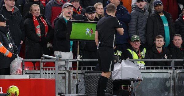 ВАР снова создает проблемы в Премьер-лиге