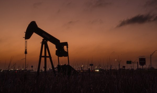 Цена на нефть падает, Израиль воздержится от атак на энергетические объекты Ирана