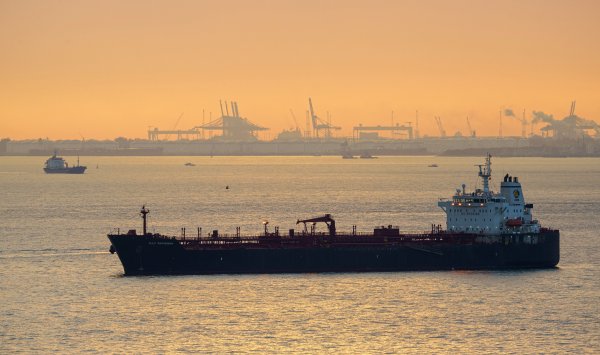 Нефть подскочила после атак на ключевые энергетические активы Ирана и Катара