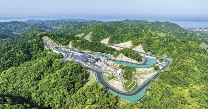 Миллиардер построил у себя во дворе трассу Формулы-1