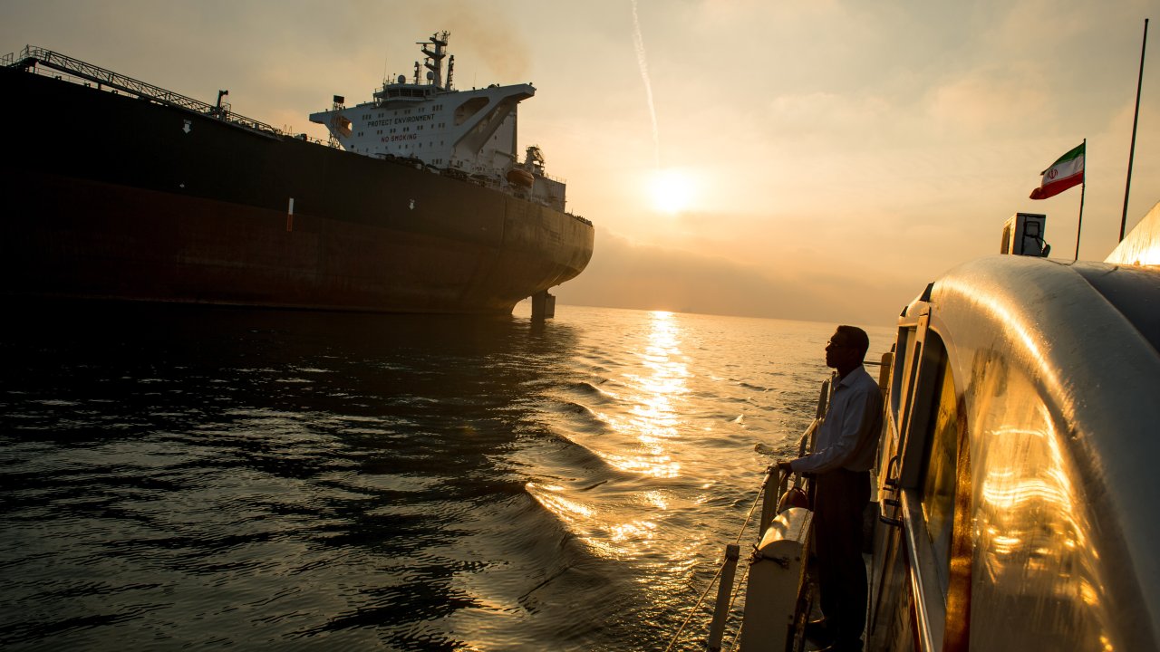 Доходы Ирана растут, поскольку он один экспортирует нефть из Персидского залива