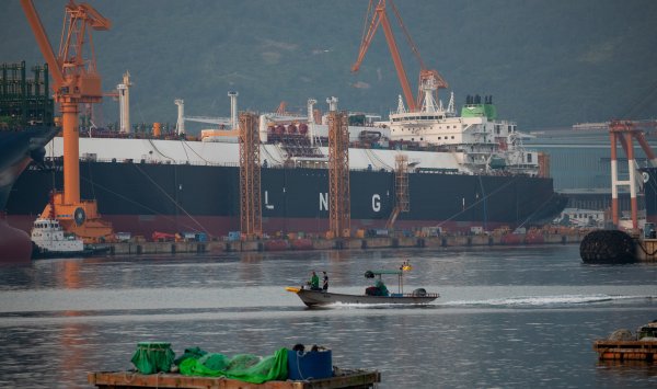 Катар закрывает крупнейший в мире завод по экспорту СПГ