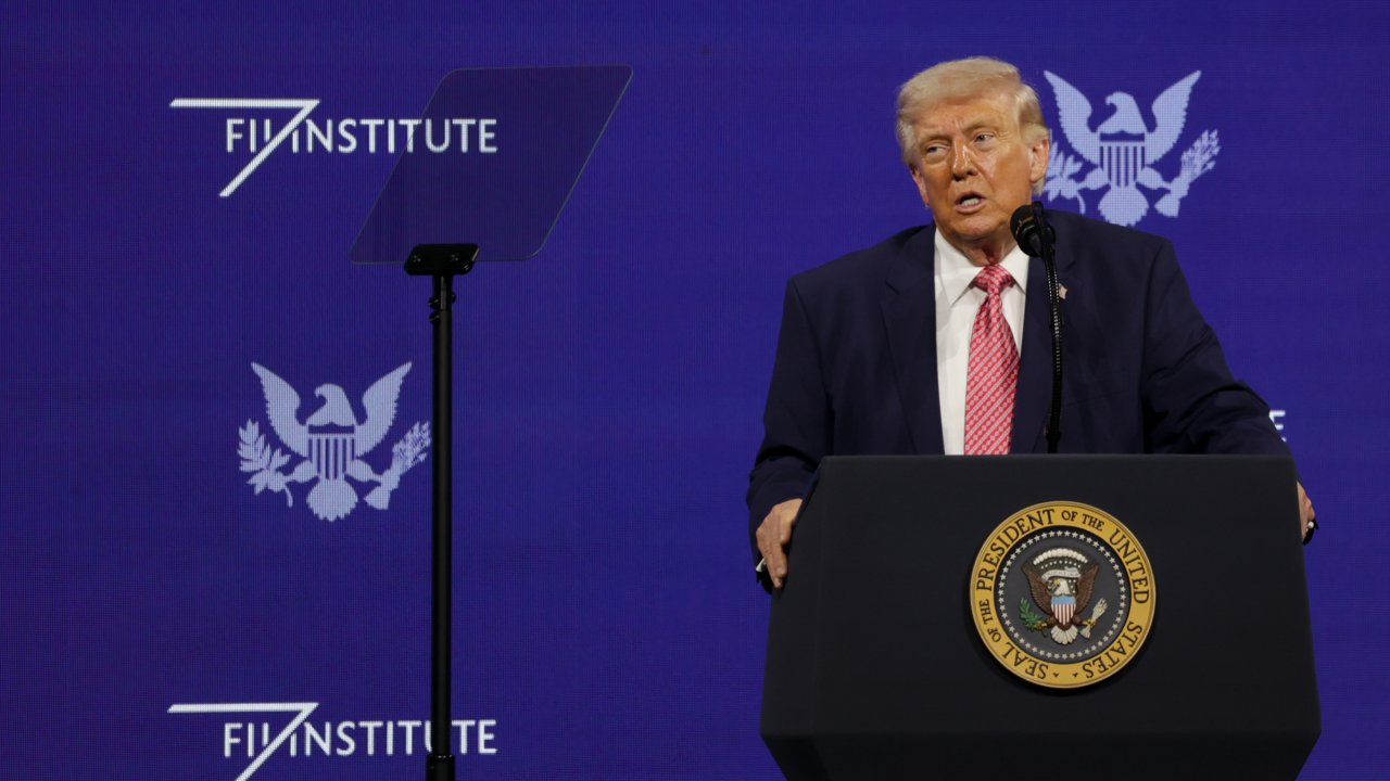 Трамп нападает на судей и ставит под угрозу разделение властей