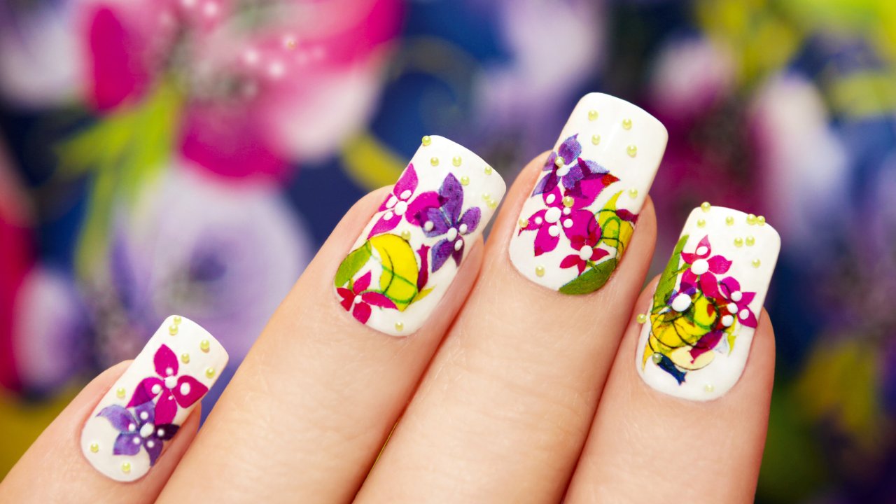8 стильных, элегантных и свежих идей маникюра с цветами