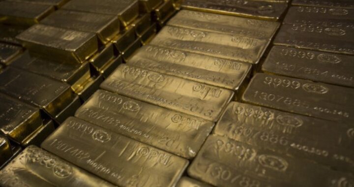 Золото продолжает выигрывать битву с экономистами