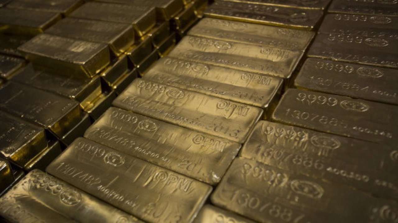 Золото продолжает выигрывать битву с экономистами