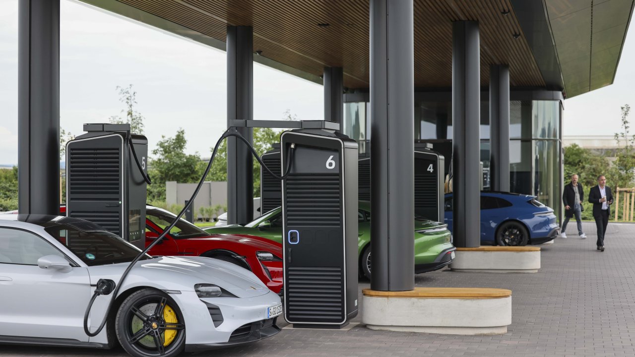 Porsche Taycan за 45 000 долларов — это страховка от цен на нефть