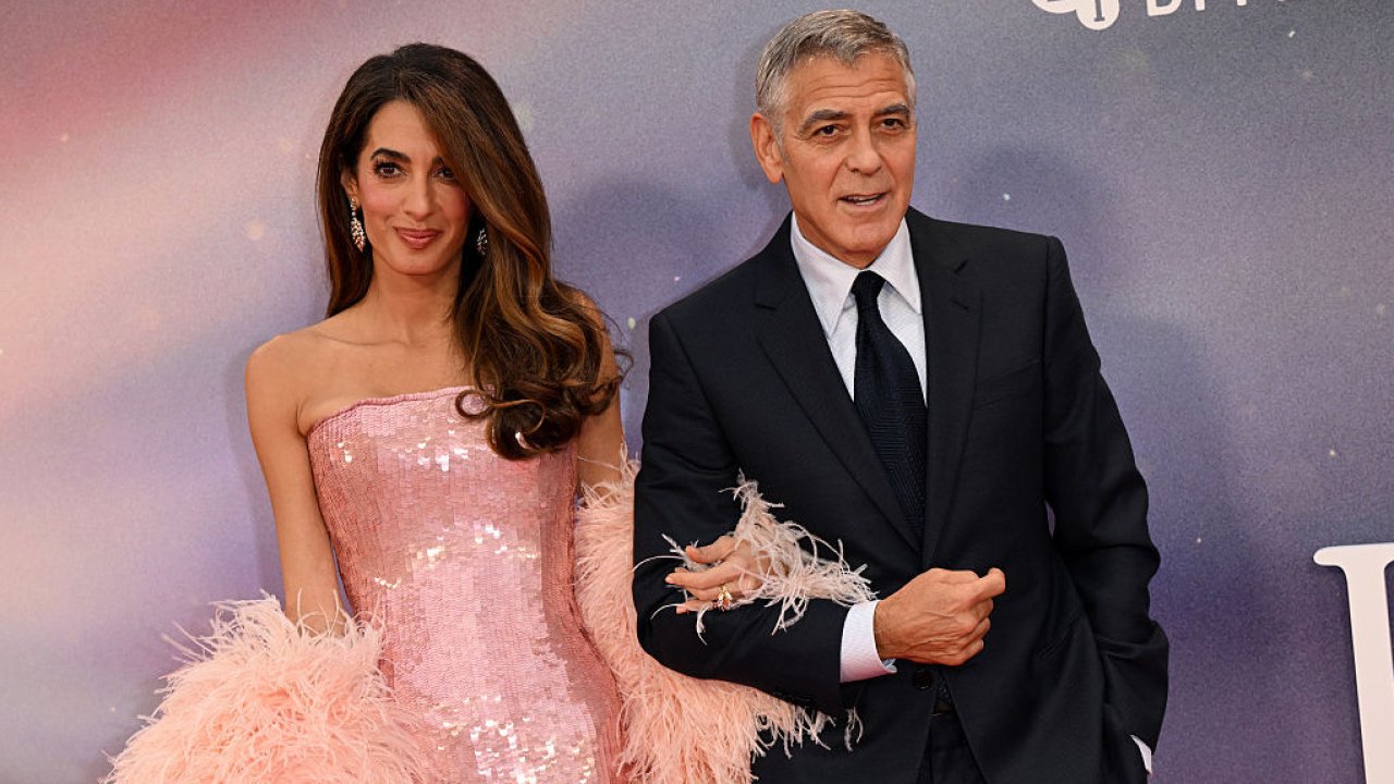 Амаль Клуни дебютирует с более короткими волосами и медными локонами