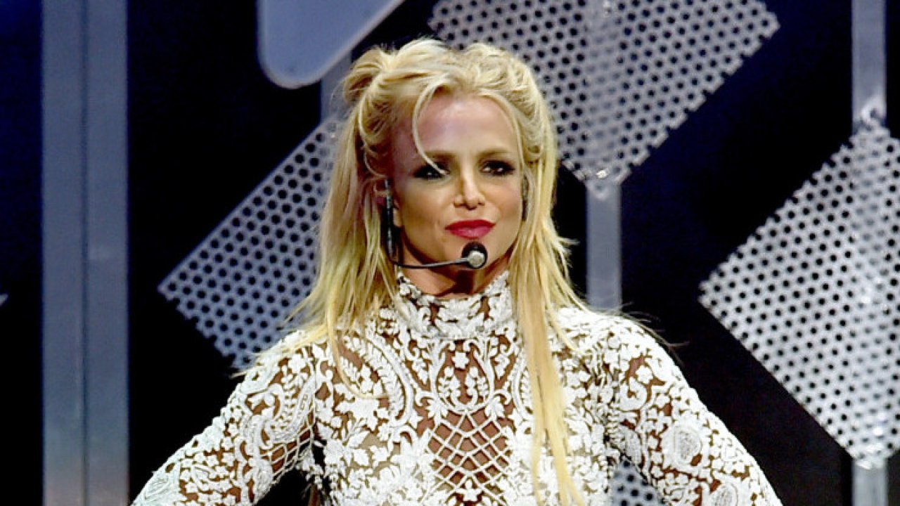 Бритни Спирс добровольно пошла на реабилитацию