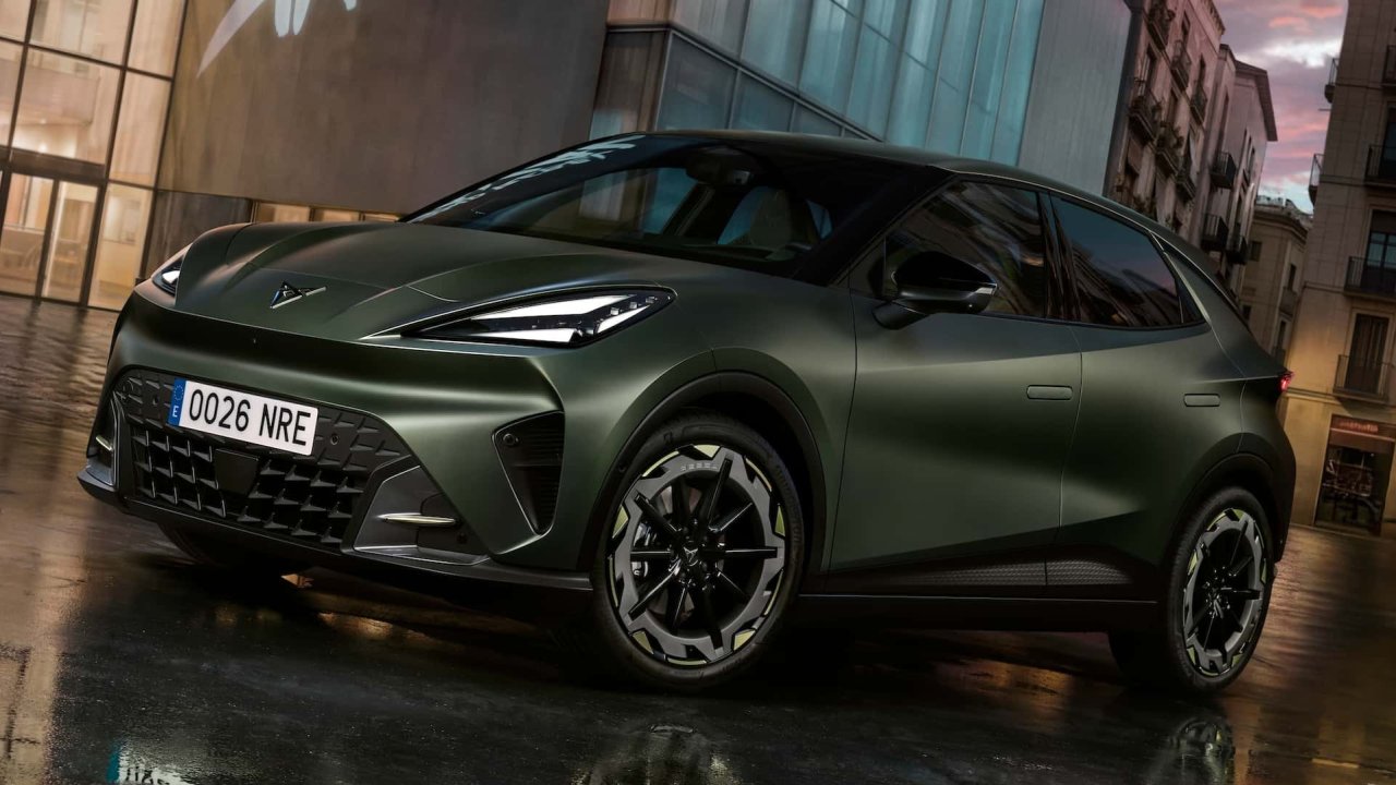 Самая маленькая Cupra дебютировала с запасом хода 450 км и мощностью 226 лошадиных сил.