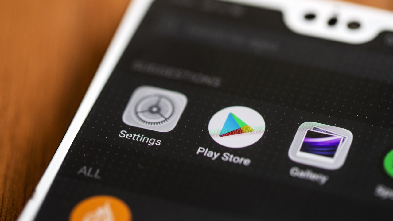 Apple и Google продолжают предлагать сексуальные дипфейковые приложения