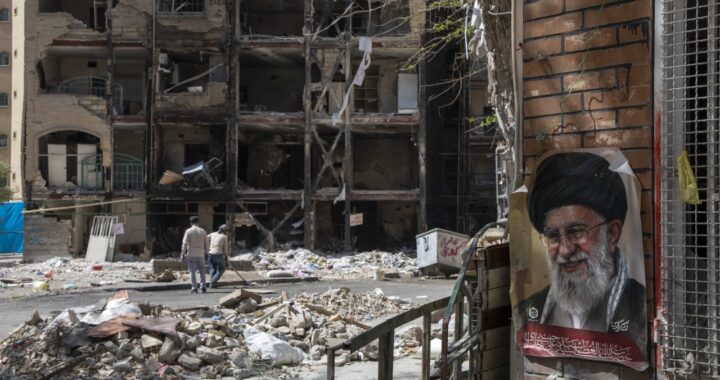 Ирану удалось ограничить эффект от ударов США, сообщает разведка