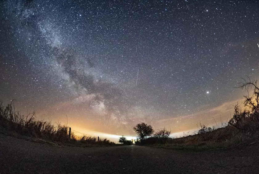 Звездопад Лириды 2026: как увидеть космический мусор и не замерзнуть