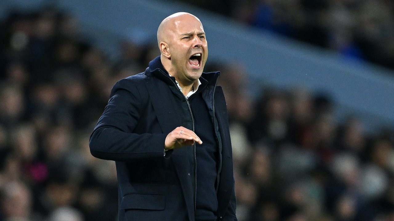 Слот объяснил, почему не отпустил Салаха в Париж